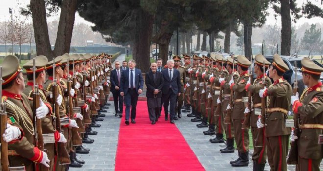 Komšić i Džaferović u Kabulu dočekani uz najviše državne počasti