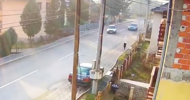 Ovo se zove 'za dlaku izbjeći smrt': Pogledajte kako je pješak čudom sačuvao svoj život