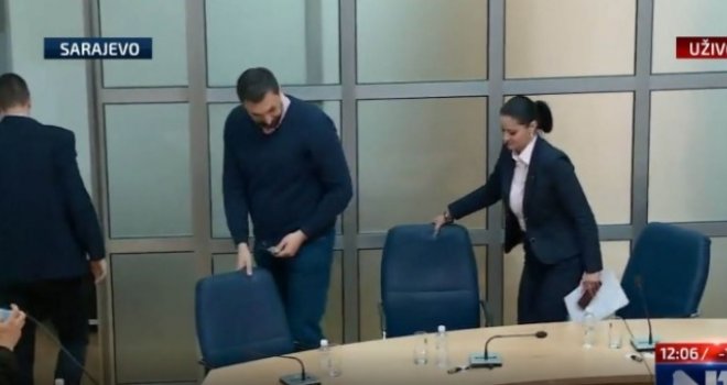 Konaković napustio sjednicu Skupštine, Čampara tvrdi: Neko priziva beogradski scenario