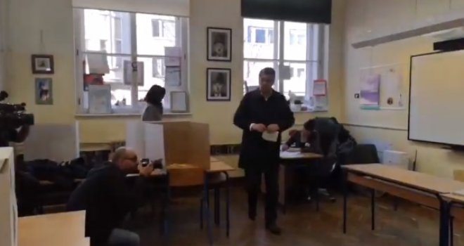 Hrvatski mediji: Zoran Milanović verbalno napadnut na biralištu