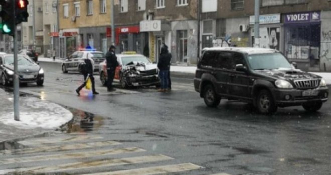 Sudar na Kovačićima: Povrijeđene tri osobe koje su se vozile u taksiju