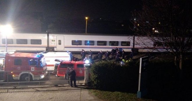 Brzi voz udario automobil u Banjaluci: Poginula djevojka, muškarac se bori za život