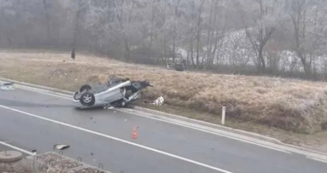 Smrskano vozilo ostalo na magistralnom putu M-1.8: Jedna osoba poginula, dvije teško povrijeđene