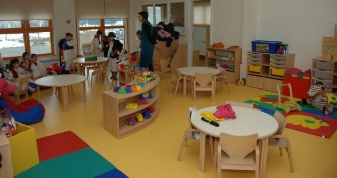 Problemi zbog mjera kriznih štabova u BiH: Ko će preuzeti brigu o djeci predškolskog uzrasta dok roditelji rade?