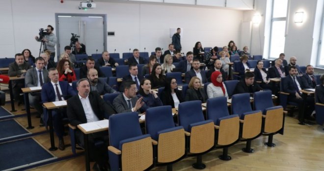 Nema zapošljavanja u kantonalnim institucijama, bez odlaganja poništiti sve javne konkurse!