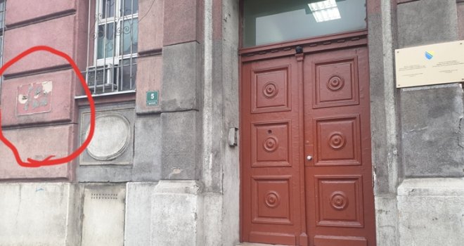 Iz Ministarstva odbrane BiH odgovaraju Zelenim beretkama: Zašto je sklonjena tabla sa imenom 'Muhidin Dino Magoda'?