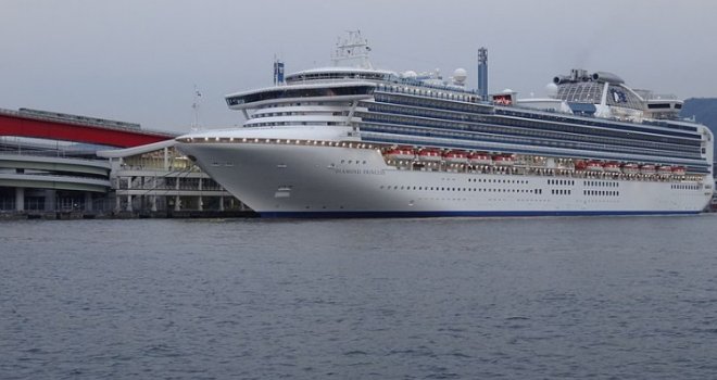 Kruzer kojem je odbijeno pristajanje u pet luka, stigao u Kambodžu