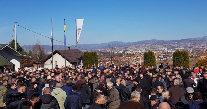 Klanjana dženaza Almiru Škrijelju koji je ubijen u Studentskom domu Nedžarići
