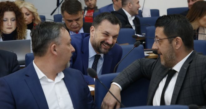 Priprema se smjena Nenadićeve vlade: Formiran još jedan zastupnički klub, evo ko su članovi