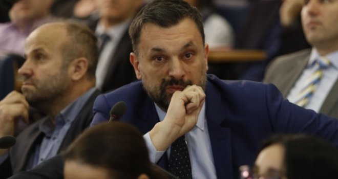 Konaković pita Nenadića: Da li niste smjeli spomenuti KCUS u svom ekspozeu?