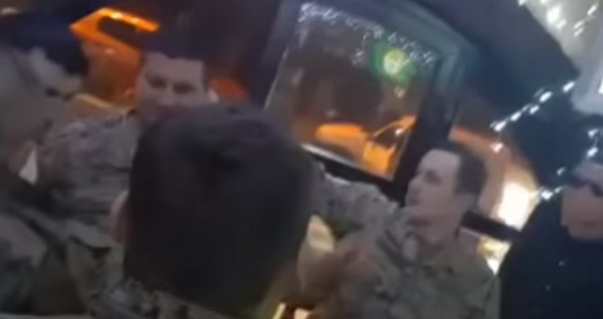 Procurio snimak pripadnika OS BiH na derneku, svi uglas pjevaju: 'Ne volim te Alija, zato što si balija!'