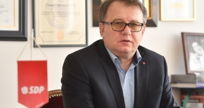 Vlada FBiH i Vlada KS su samo igračke na daljinskom upravljaču porodice Izetbegović, isto vrijedi i za SBB i DF!