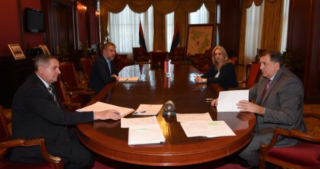 Zvaničnici RS: Usporen tok epidemije i smanjen udar na zdravstvene ustanove