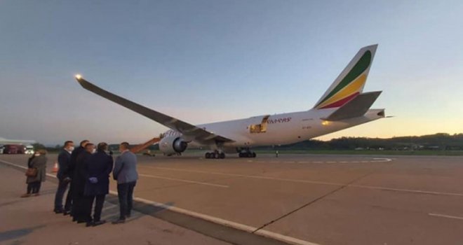 Avionom iz Kine dopremljena medicinska oprema u RS