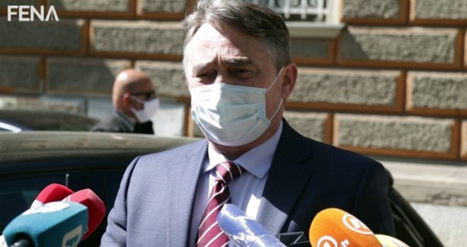 Željko Komšić u izolaciji, sutra testiranje na koronavirus