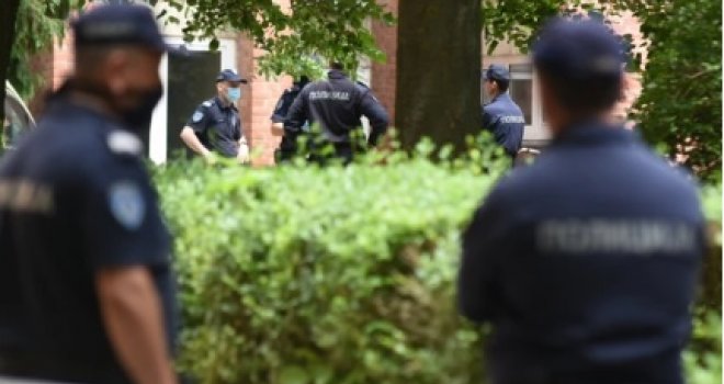 Pomahnitali suprug direktoricu škole ubio pred sekretaricom: Pomjeri se da je ubijem!