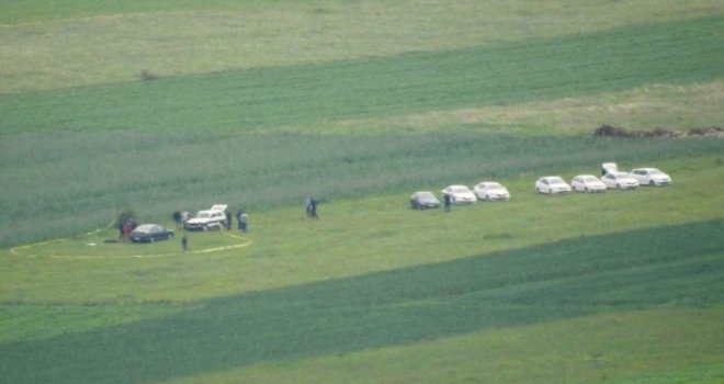 Policajac počinio samoubistvo vatrenim oružjem: Našle ga kolege u Duvanjskom polju, pored vozila