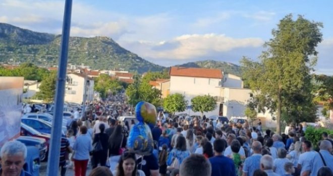 Hoće li Hercegovina dobiti novi klaster: Hiljade vjernika bez zaštitnih maski i socijalne distance proslavilo svetog Antu