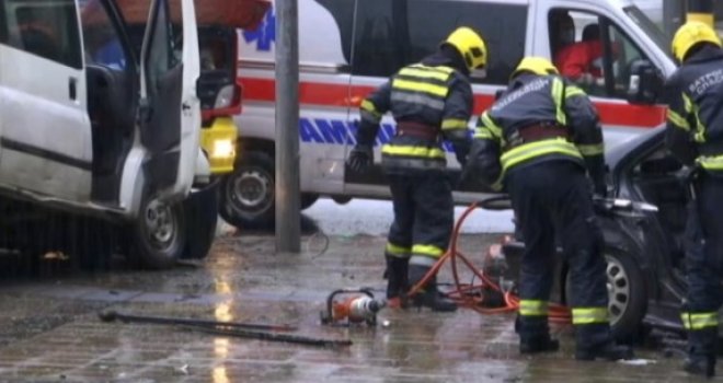 Stravična nesreća ispred zgrade Vlade Srbije: Najmanje dvije osobe poginule, dijete povrijedilo glavu