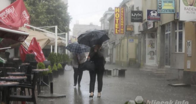Snažna oluja pogodila Mostar: Razbacane terase, poplavljene ceste, odroni...