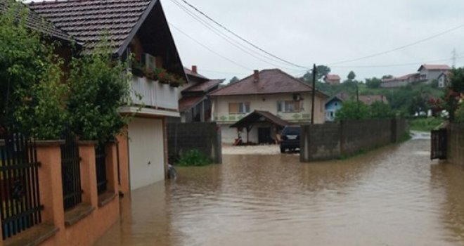 Potop i u Zvorniku: Izlile se Sapna i Hoča, poplavljeno 30 kuća, sve se našlo na udaru vodene bujice
