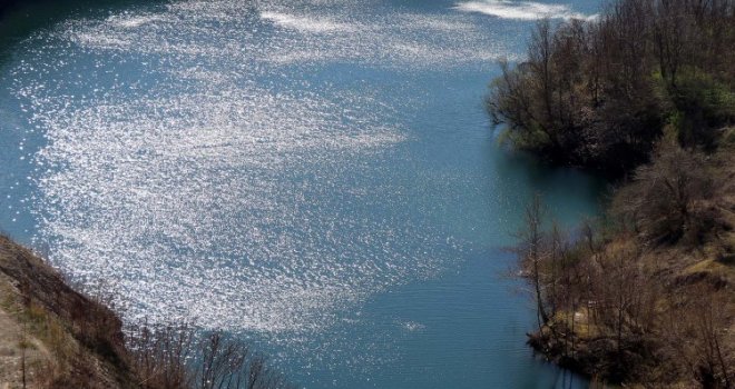 Nestao osamnaestogodišnjak u vještačkom jezeru, u toku potraga