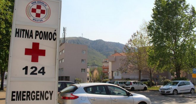 Usred dana zapucalo se u kafani, u subotu veče maloljetnik u tuči izboden nožem