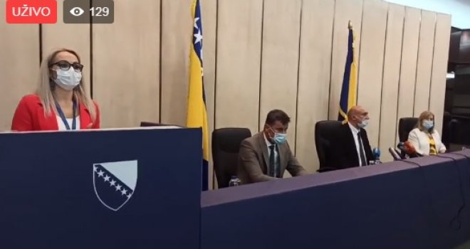 Premijer Novalić vidno potresen nakon informacije o smrti ministra Bukvarevića