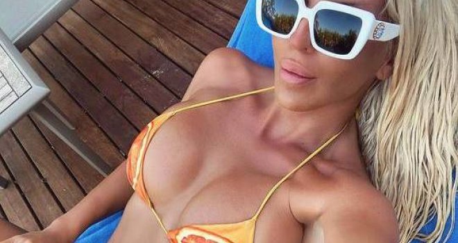 Vrući prizori iz Turske: Jelena Karleuša brčka se u toplesu, uvija, izvija, i snima svaki detalj...