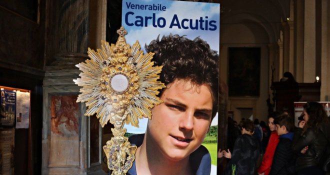Papa Franjo beatificirao italijanskog tinejdžera: Carlo Acutis izliječio dječaka komadom svoje majice