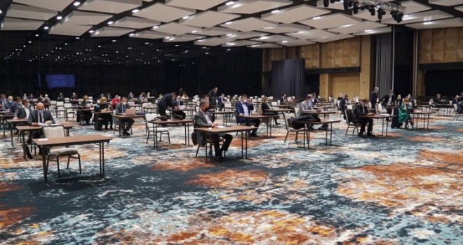 Inspektori upali u hotel 'Hills' na sjednicu Parlamenta FBiH, poslanici se razbježali tokom pauze