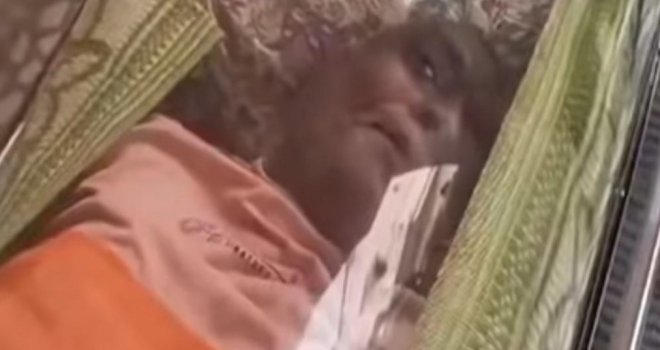 Jezivi snimak obišao svijet, TV ekipa se 'smrznula' ispred zamrzivača: 'Ruke mu drhte, pa kako?'