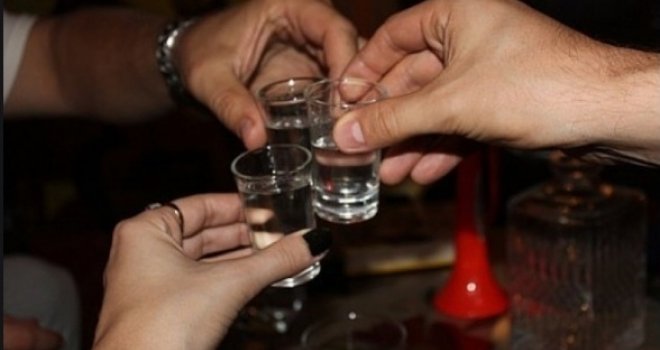 U Turskoj masovno trovanje domaćim alkoholom: U Istanbulu u posljednjih 48 sati preminule 23 osobe 