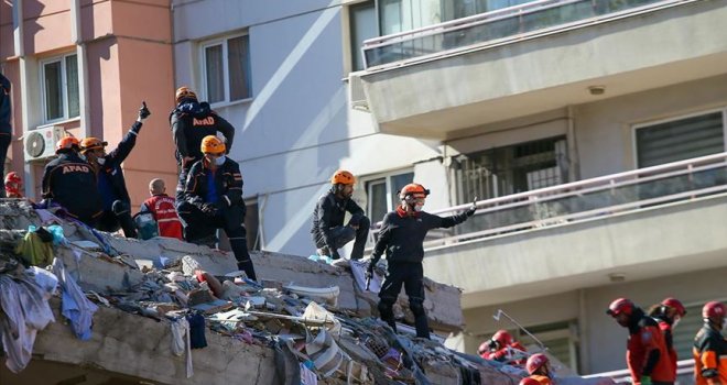 Svaki trenutak je kao vječnost: Ispod srušene zgrade izvučeni majka i troje djece, pod ruševinama proveli 18 sati   