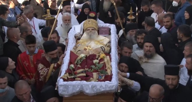 BBC: Covid-skeptični Amfilohije doprinio širenju koronavirusa i nakon sahrane