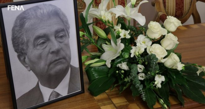 Škrijelj: 'Za dvije godine rektorskog mandata učinio je toliko da plodove njegovog djelovanja UNSA ubire i danas'