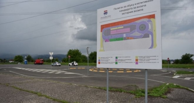 Drama na poligonu: Ispitivač potegao pištolj na instruktora vožnje