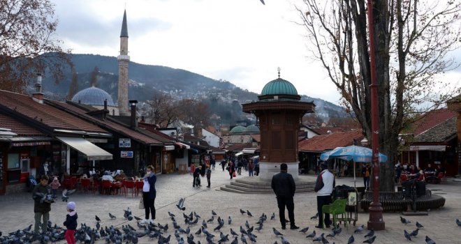 U srcu Baščaršije, među mirisima kože, o(p)stala je mala radionica: Priča zanatlije iz sarajevske ulice Sarači