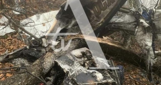 Pogledajte prve fotografije olupine nestalog aviona, u nesreći život izgubile dvije osobe