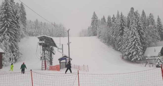 Zbog kvara na ratraku Ski centar Ponijeri iznad Kaknja trenutno zatvoren za skijaše