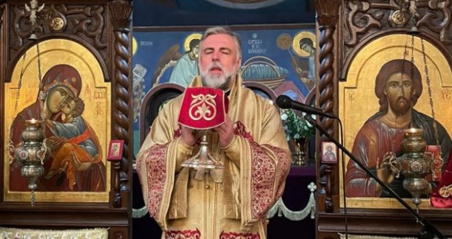 Episkopu Grigoriju tokom liturgije umrla majka