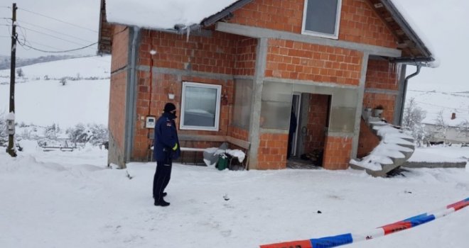 Enedin upao u kuću, počeo psovati pa hicima iz pištolja ubio Fehima, Šefku i Biseru, u toku potraga za ubicom