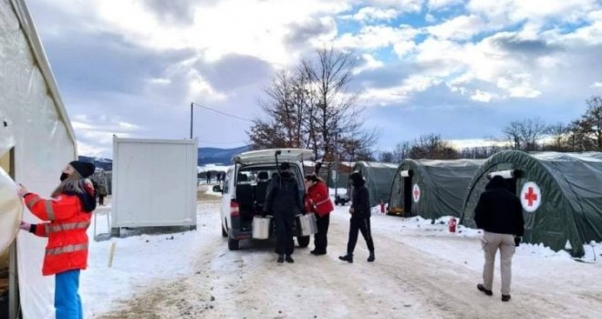 Šuga zavladala migrantskim kampom 'Lipa', zaražena svaka druga osoba