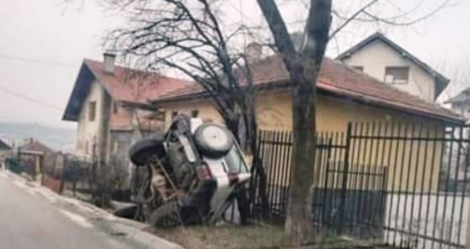 Poledica u Sarajevu izazvala dramu na cesti: Vozilo završilo u dvorištu kuće, vozač izgubio kontrolu