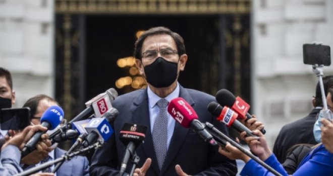 Skandal trese Peru: Bivši predsjednik cijepio se još u oktobru, preko reda vakcinu primilo 487 osoba...