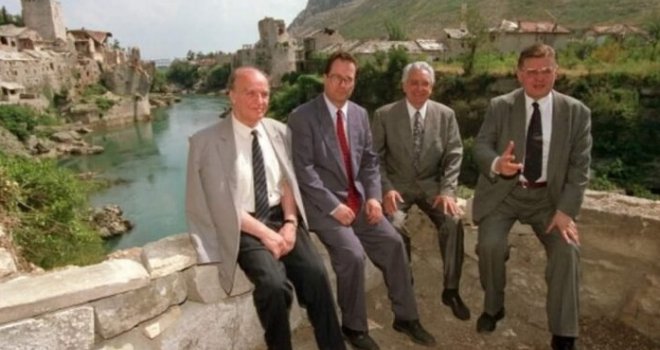 Ko je i kada izdao Mostar: U proljeće 1992. godine stigla je Naredba Alije Izetbegovića kojom se Hercegovina povjerava HVO-u...