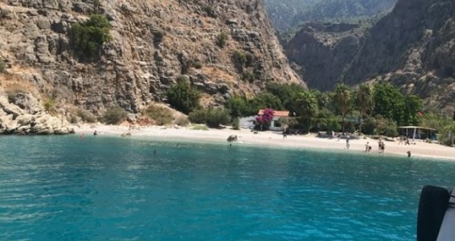 Užas na turskoj obali: Suprug trudnu ženu, nakon što su snimili selfie, gurnuo sa litice u smrt... Snimljeni zadnji trenuci