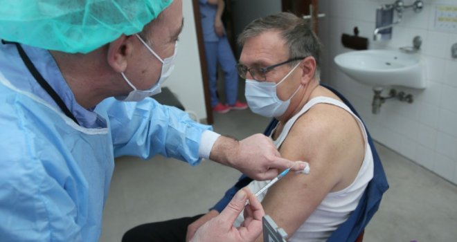 Dr. Dragan Stevanović: Mogao sam se vakcinisati u Srbiji, nisam to htio učiniti zbog obraza