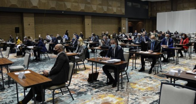 Predstavnički dom FBiH traži uvođenje PCR testa za osobe koje ulaze u BiH