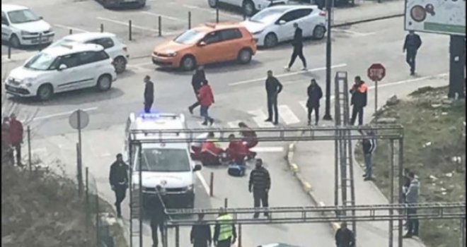 Poginuo pješak u centru Sarajeva: Vozač se namjerno zaletio i pregazio ga autom?!